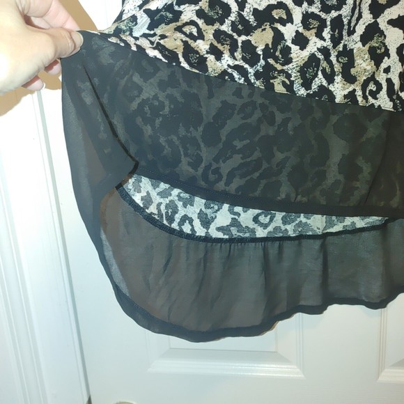 Kate And Mallory Animal Print Tunic Size Medium Scoop Neck Light-Weight Stretchy - Picture 3 of 6